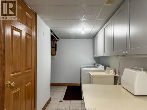 176 Bennie Avenue Leamington ON N8H 5L8