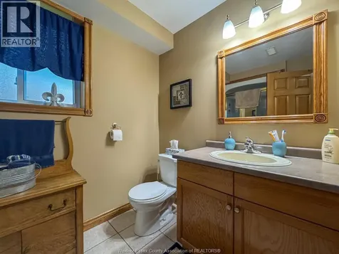 176 Bennie Avenue Leamington ON N8H 5L8