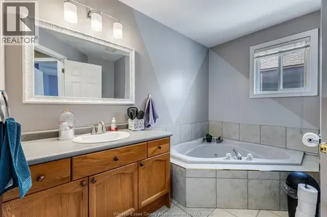 130 Sturgeon Meadows Avenue Leamington ON N8H 5L1