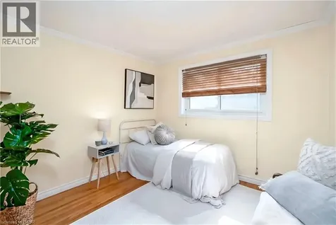 652 Ardleigh Crescent Burlington ON L7L 4K8