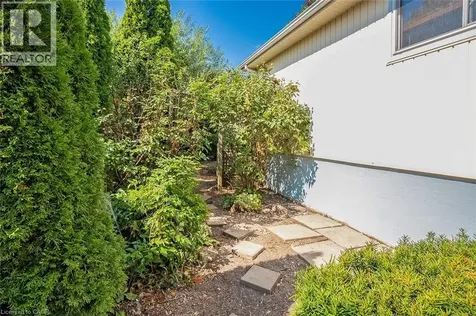 652 Ardleigh Crescent Burlington ON L7L 4K8