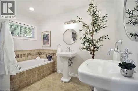 31 Birchlawn Avenue Cambridge ON N1S 4S1