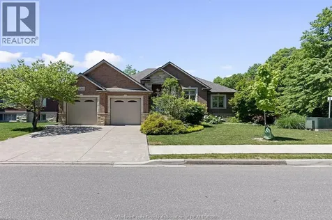 2203 Roxborough Windsor ON N9E 2Z7