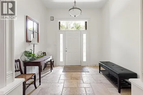 2203 Roxborough Windsor ON N9E 2Z7
