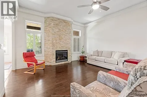 2203 Roxborough Windsor ON N9E 2Z7