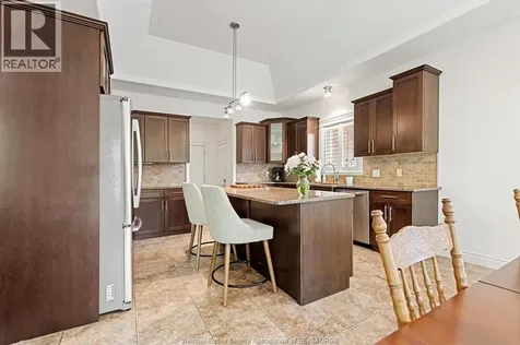 2203 Roxborough Windsor ON N9E 2Z7