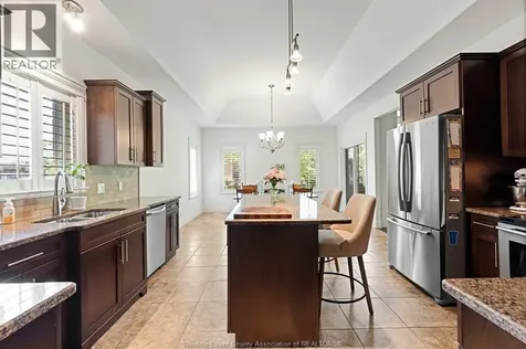 2203 Roxborough Windsor ON N9E 2Z7