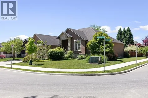 2203 Roxborough Windsor ON N9E 2Z7