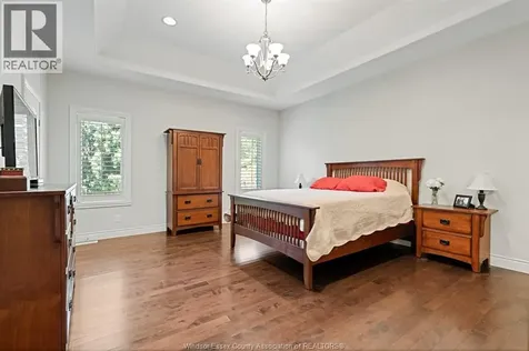 2203 Roxborough Windsor ON N9E 2Z7