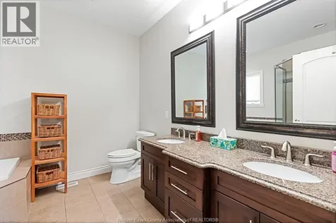 2203 Roxborough Windsor ON N9E 2Z7