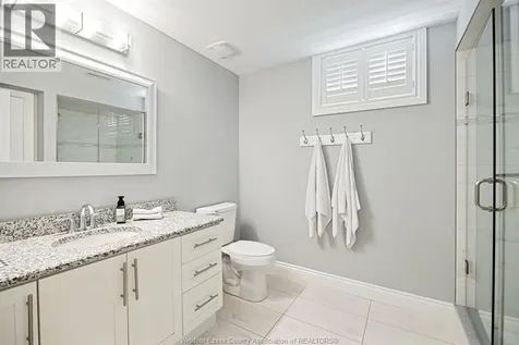 2203 Roxborough Windsor ON N9E 2Z7