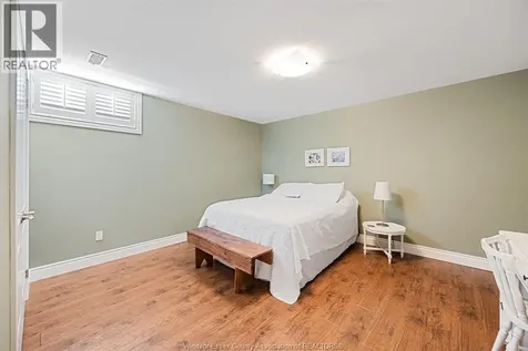 2203 Roxborough Windsor ON N9E 2Z7