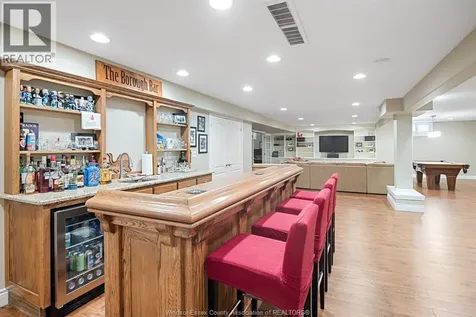 2203 Roxborough Windsor ON N9E 2Z7