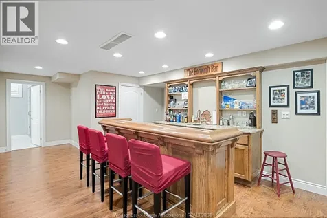 2203 Roxborough Windsor ON N9E 2Z7