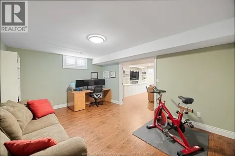 2203 Roxborough Windsor ON N9E 2Z7