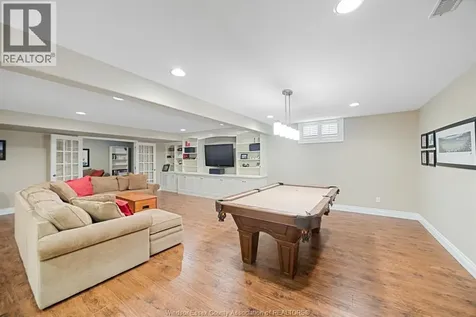 2203 Roxborough Windsor ON N9E 2Z7