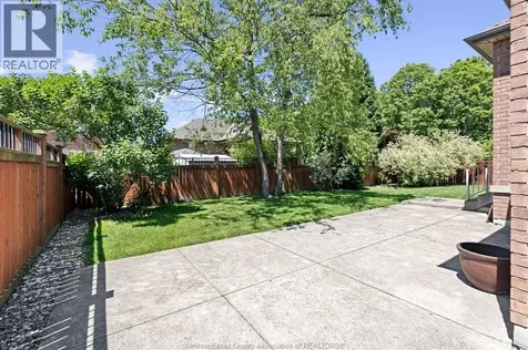 2203 Roxborough Windsor ON N9E 2Z7