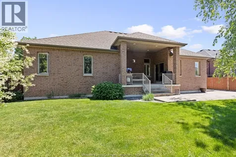2203 Roxborough Windsor ON N9E 2Z7