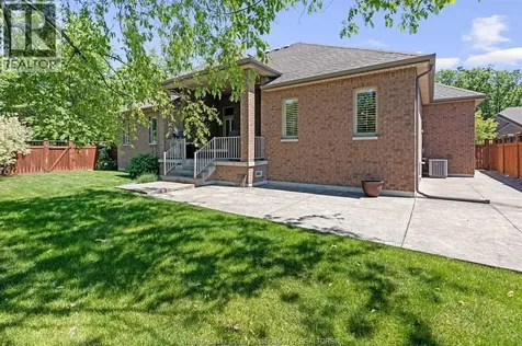 2203 Roxborough Windsor ON N9E 2Z7