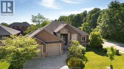 2203 Roxborough Windsor ON N9E 2Z7