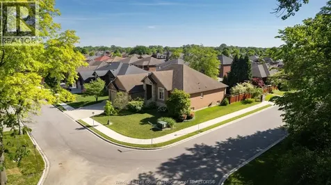2203 Roxborough Windsor ON N9E 2Z7