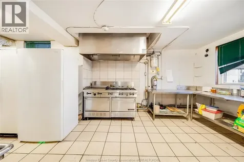 801 Victoria Avenue Windsor ON N9A 4N5