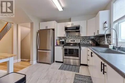 2A Selkirk Street Petawawa ON K8H 3C1