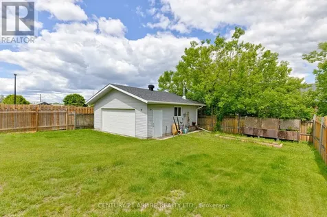 2A Selkirk Street Petawawa ON K8H 3C1