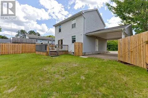 2A Selkirk Street Petawawa ON K8H 3C1