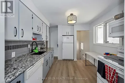 115 Meadowlands Drive West Ottawa ON K2G 2S2