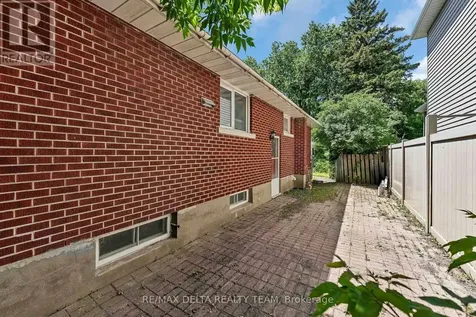 115 Meadowlands Drive West Ottawa ON K2G 2S2