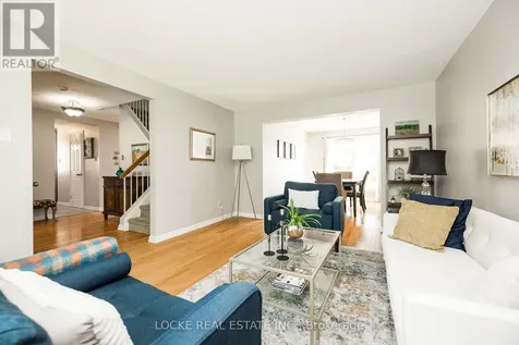1821 Woodhaven Heights Ottawa ON K1E 2W3