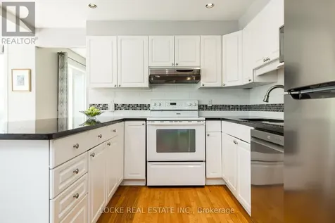 1821 Woodhaven Heights Ottawa ON K1E 2W3