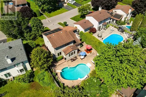 1821 Woodhaven Heights Ottawa ON K1E 2W3