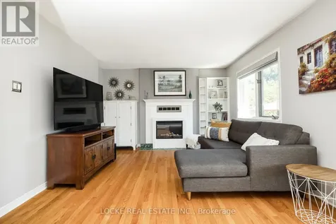 1821 Woodhaven Heights Ottawa ON K1E 2W3
