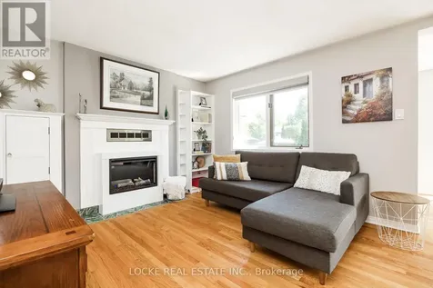 1821 Woodhaven Heights Ottawa ON K1E 2W3