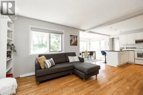 1821 Woodhaven Heights Ottawa ON K1E 2W3