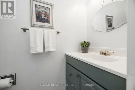 1821 Woodhaven Heights Ottawa ON K1E 2W3