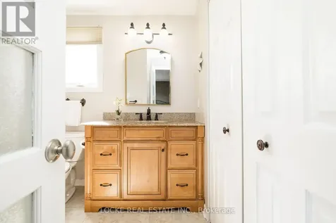 1821 Woodhaven Heights Ottawa ON K1E 2W3