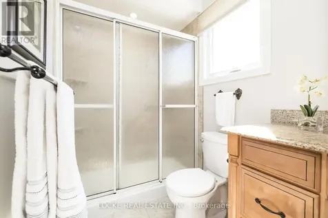 1821 Woodhaven Heights Ottawa ON K1E 2W3