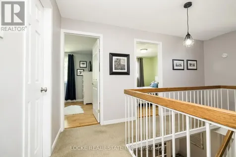 1821 Woodhaven Heights Ottawa ON K1E 2W3