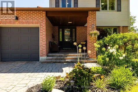 1821 Woodhaven Heights Ottawa ON K1E 2W3