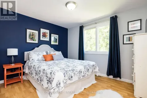 1821 Woodhaven Heights Ottawa ON K1E 2W3