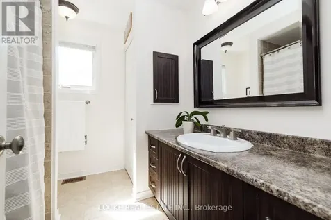 1821 Woodhaven Heights Ottawa ON K1E 2W3
