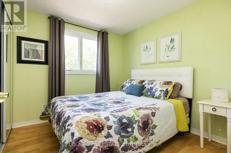 1821 Woodhaven Heights Ottawa ON K1E 2W3