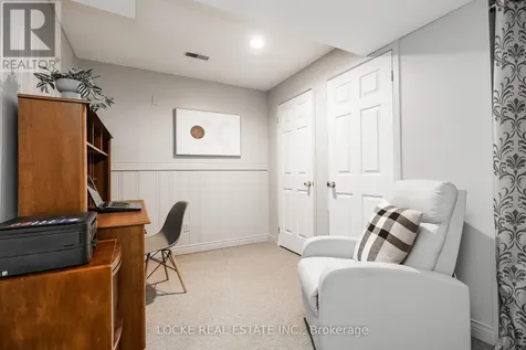 1821 Woodhaven Heights Ottawa ON K1E 2W3