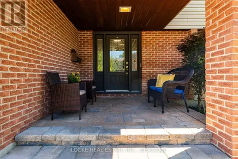 1821 Woodhaven Heights Ottawa ON K1E 2W3