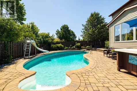 1821 Woodhaven Heights Ottawa ON K1E 2W3