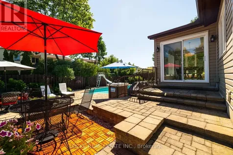 1821 Woodhaven Heights Ottawa ON K1E 2W3