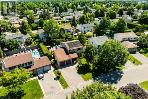 1821 Woodhaven Heights Ottawa ON K1E 2W3